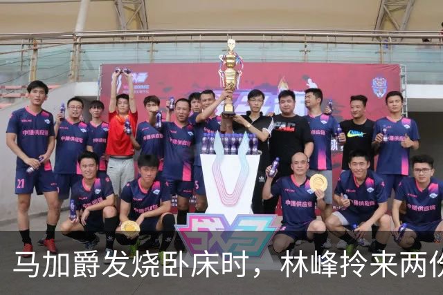 马加爵发烧卧床时，林峰拎来两份盒饭陪他一起吃；那个寒假他连杀四人，锤子已握在手中，却对站在门口的林峰没下手，供述里只提到了那顿饭